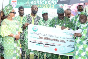 Afe Babalola doles out another N34m in the 2022 Edition of ABAEX to Ekiti State farmers to assist low-carbon economy and start-up